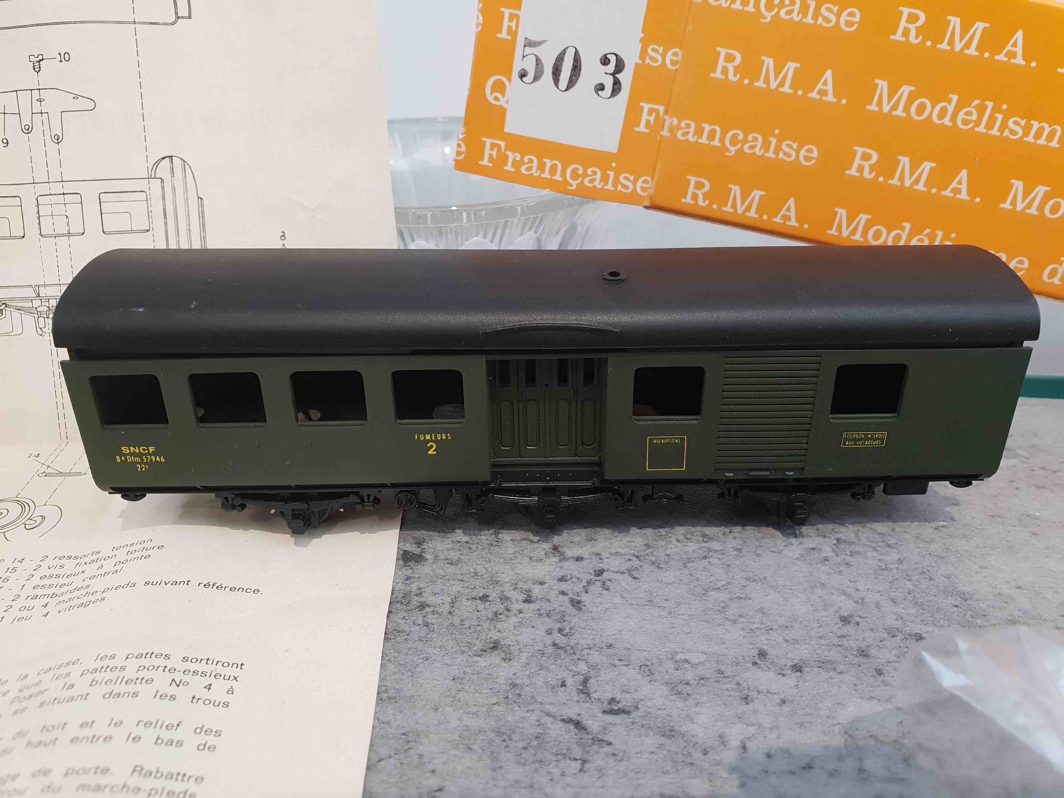 RMA 503 VOITURE BANLIEUE