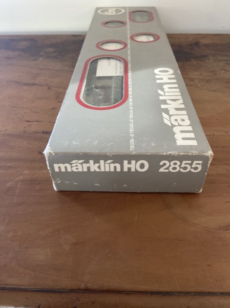 Rame de train avec  wagon-citerne EVA et locomotive diesel BR 212 DB Märklin H0 2855