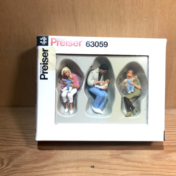 Parents assis, enfants PREISER 63059
