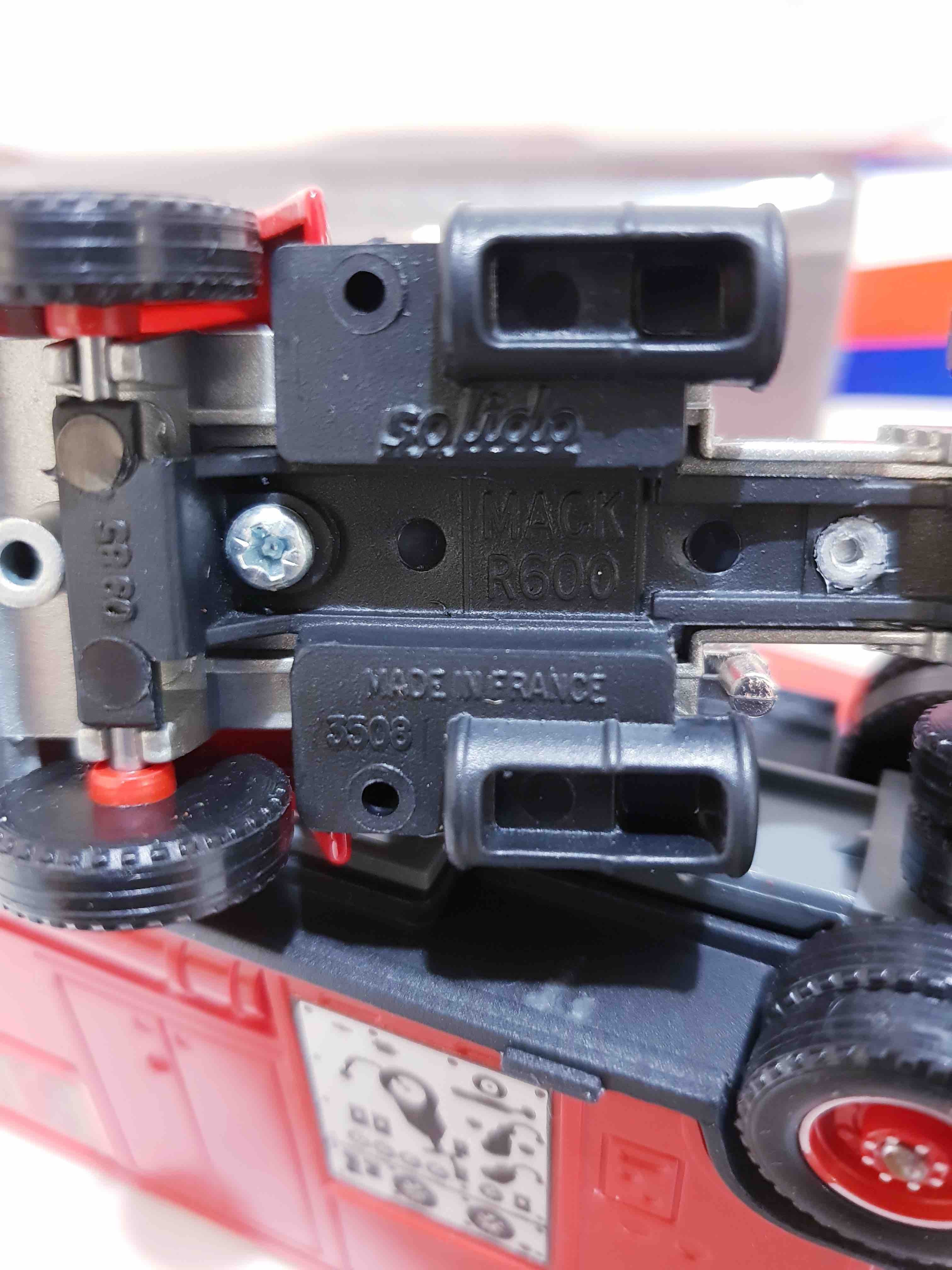 3511 MAC R 600 POMPIERS SOLIDO