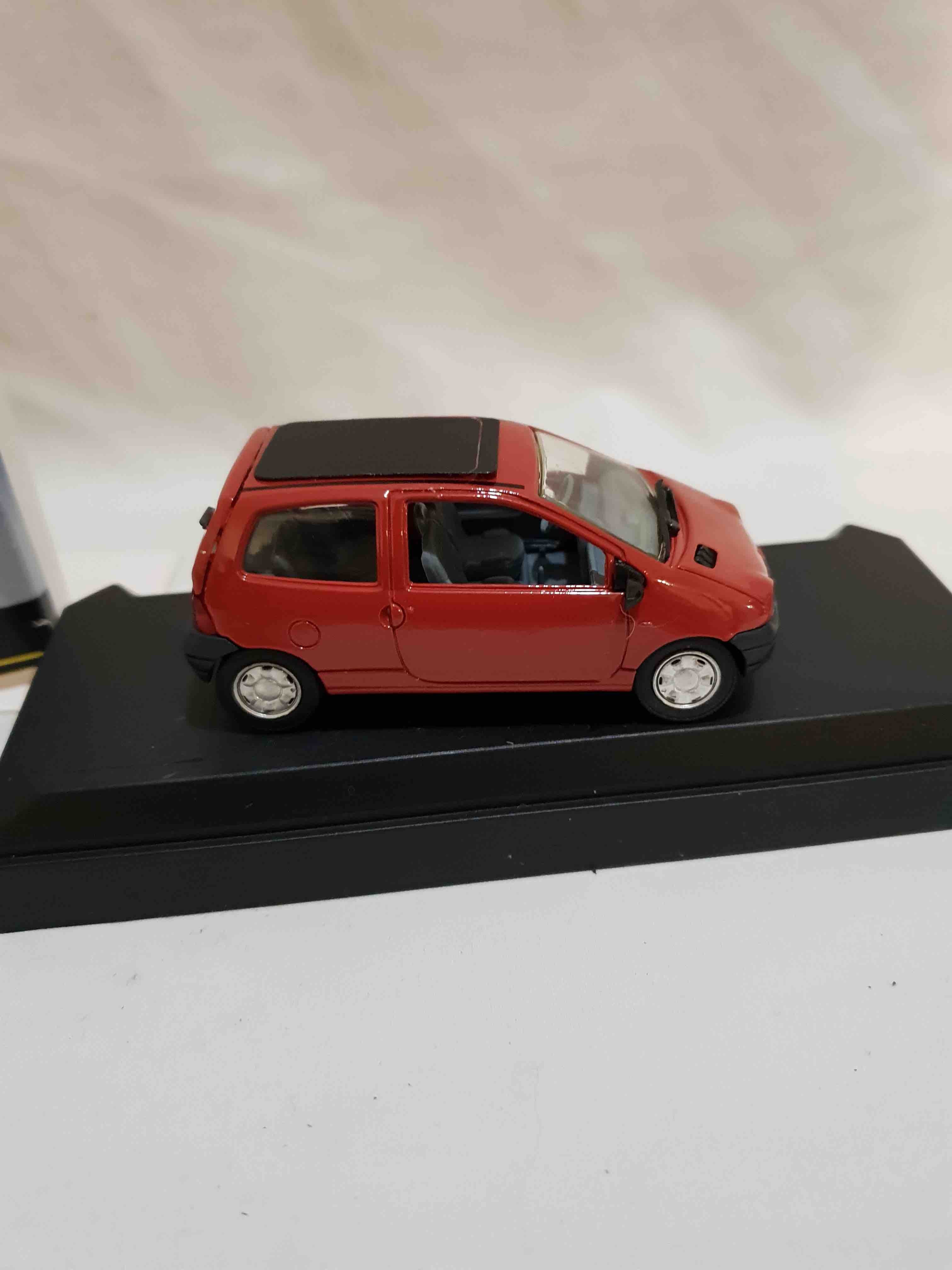 1528 RENAULT TWINGO SOLIDO