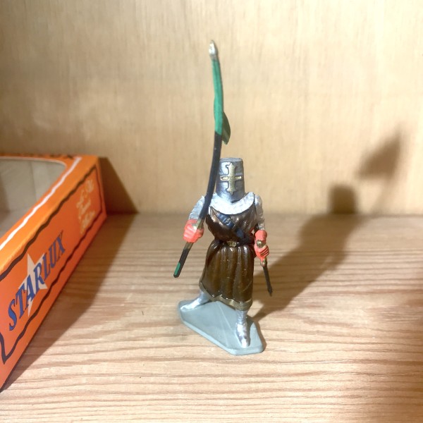 Chevalier Porte oriflamme - Pied marron - Oriflamme vert - STARLUX Réf 6024