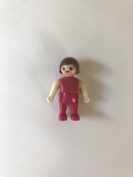 Bébé, cheveux bruns, habits rose et blanc 4286 / 4850 / 5329