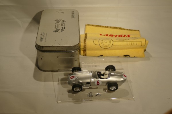 MERCEDES W196 STIRLING MOSS #6 DE 1955 CARTRIX REF 0911 dédicacé 