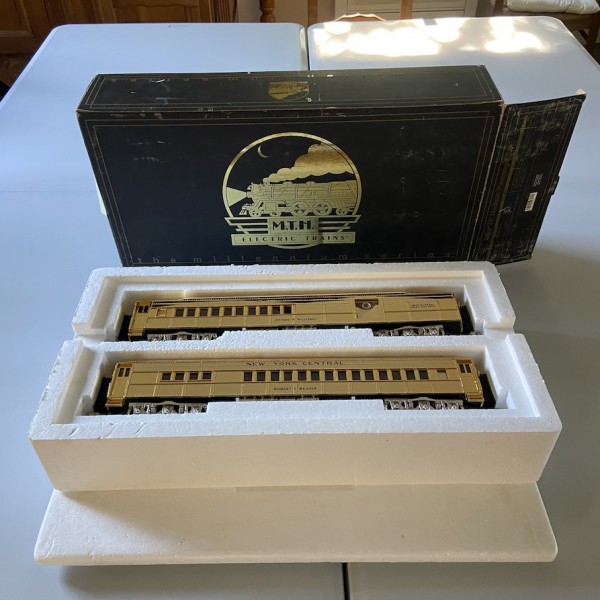 VOITURES NYC Gold Plated 70' Madison Combine/Diner Passenger Cars MTH 20-4129